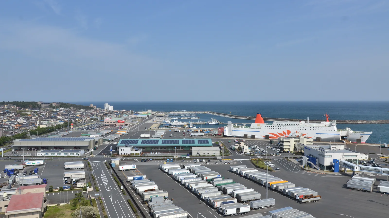 大洗港と太平洋を見渡す風景
